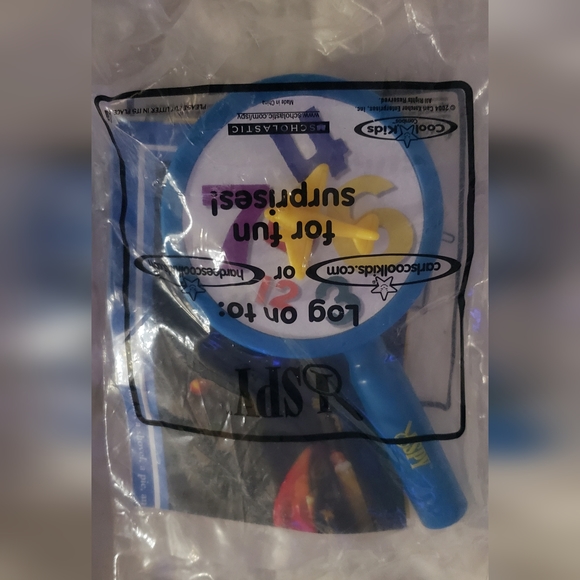 2/$20 I Spy game Scholastic made for Carl's Jr. Cool Kids 2004 - Picture 4 of 5